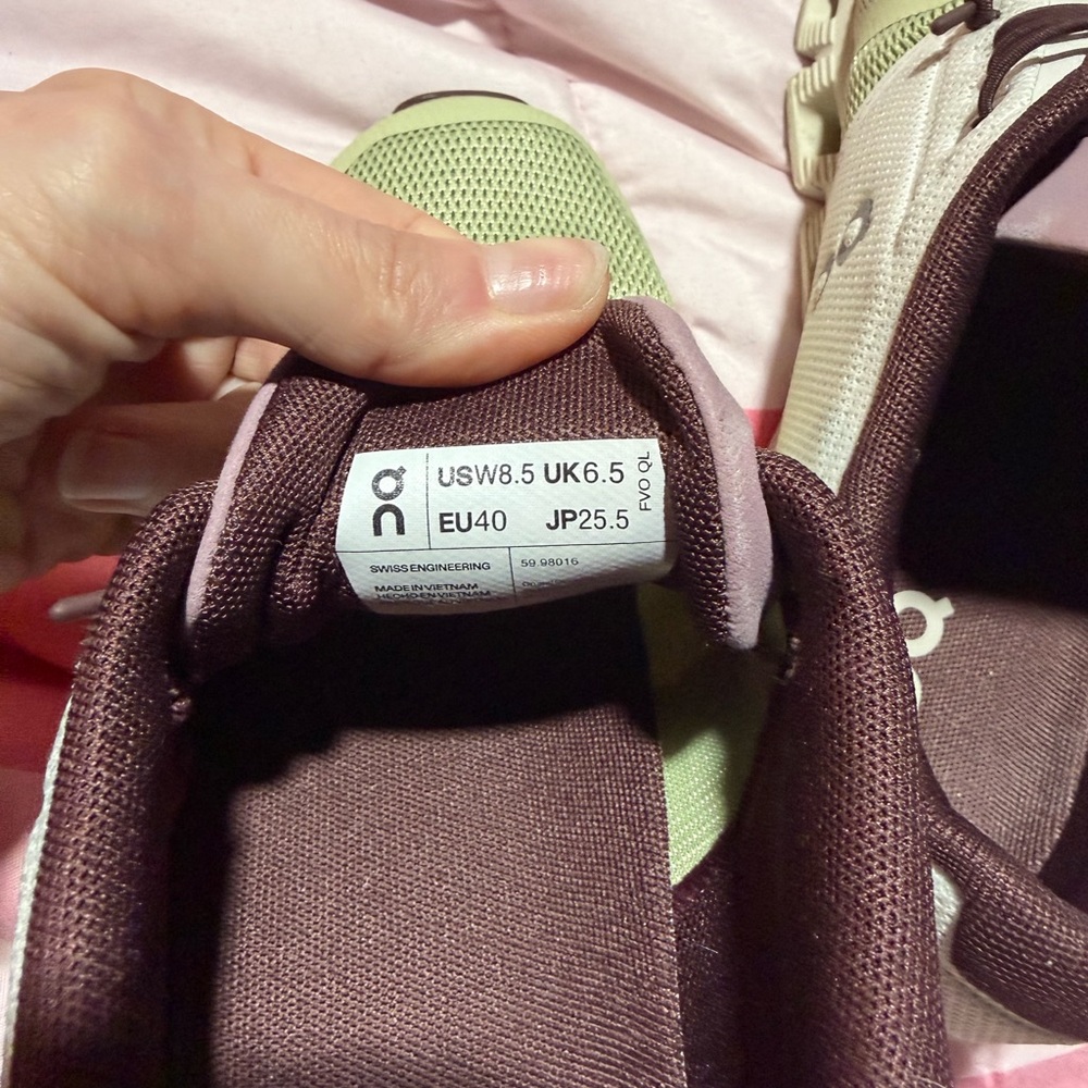 Women’s On Cloud 5 Athletic Shoes - Picture 3 of 4